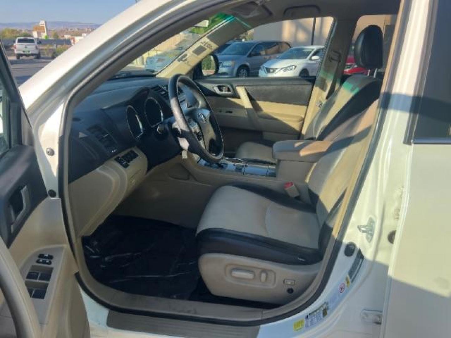 2012 Blizzard Pearl /Sand Beige Toyota Highlander Base V6 | SE V6 (5TDZK3EH3CS) with an 3.5L V-6 DOHC engine, Automatic transmission, located at 1865 East Red Hills Pkwy, St. George, 84770, (435) 628-0023, 37.120850, -113.543640 - We specialize in helping ALL people get the best financing available. No matter your credit score, good, bad or none we can get you an amazing rate. Had a bankruptcy, divorce, or repossessions? We give you the green light to get your credit back on the road. Low down and affordable payments that fit - Photo#14
