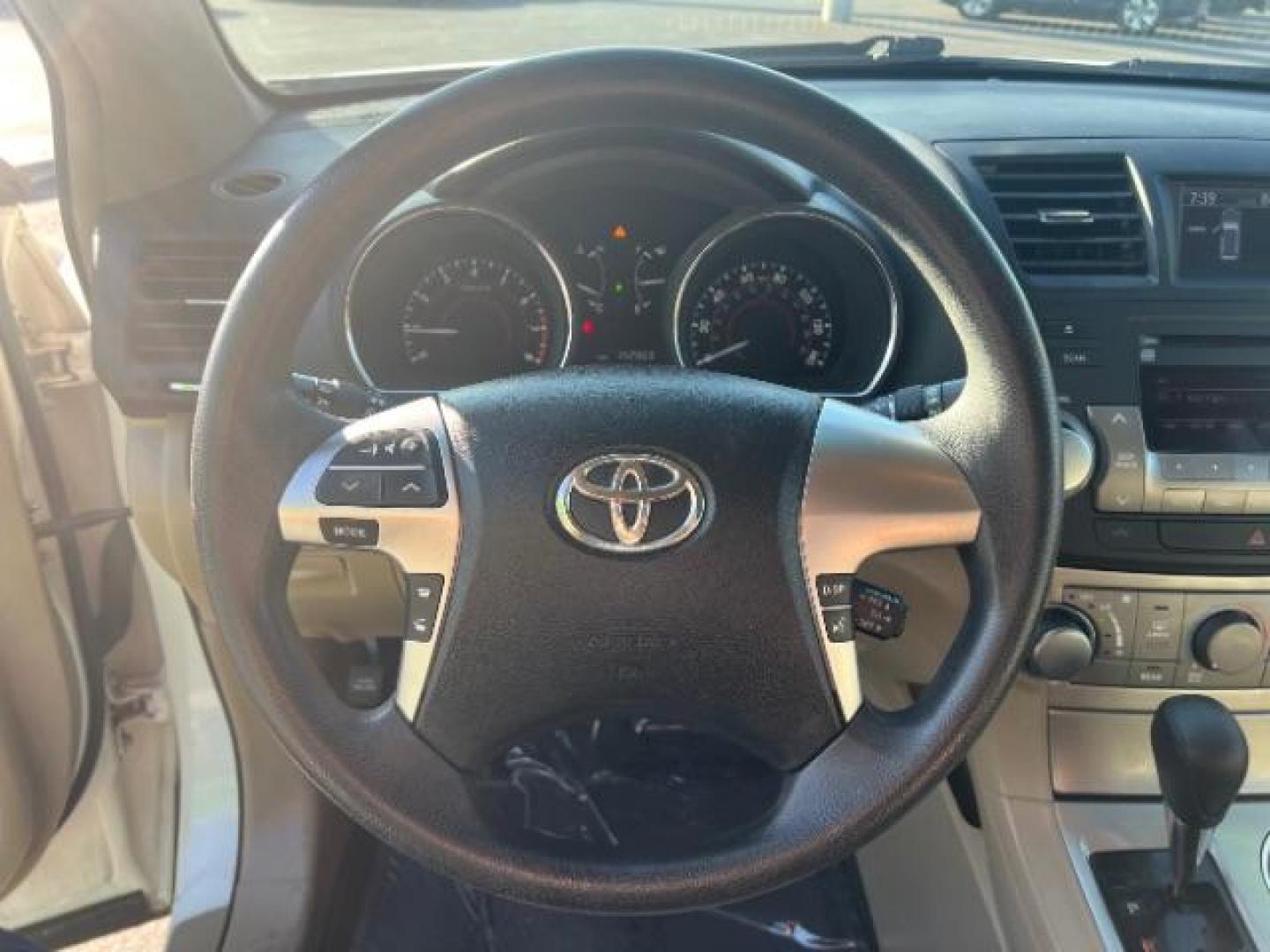 2012 Blizzard Pearl /Sand Beige Toyota Highlander Base V6 | SE V6 (5TDZK3EH3CS) with an 3.5L V-6 DOHC engine, Automatic transmission, located at 1865 East Red Hills Pkwy, St. George, 84770, (435) 628-0023, 37.120850, -113.543640 - We specialize in helping ALL people get the best financing available. No matter your credit score, good, bad or none we can get you an amazing rate. Had a bankruptcy, divorce, or repossessions? We give you the green light to get your credit back on the road. Low down and affordable payments that fit - Photo#16