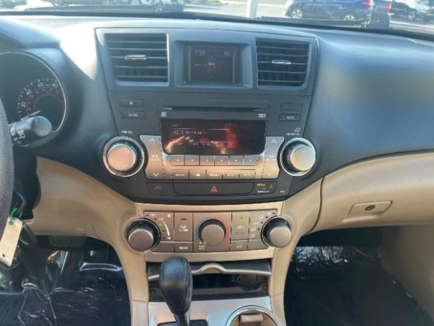 2012 Blizzard Pearl /Sand Beige Toyota Highlander Base V6 | SE V6 (5TDZK3EH3CS) with an 3.5L V-6 DOHC engine, Automatic transmission, located at 1865 East Red Hills Pkwy, St. George, 84770, (435) 628-0023, 37.120850, -113.543640 - We specialize in helping ALL people get the best financing available. No matter your credit score, good, bad or none we can get you an amazing rate. Had a bankruptcy, divorce, or repossessions? We give you the green light to get your credit back on the road. Low down and affordable payments that fit - Photo#18