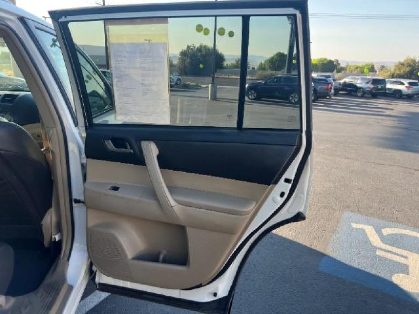2012 Blizzard Pearl /Sand Beige Toyota Highlander Base V6 | SE V6 (5TDZK3EH3CS) with an 3.5L V-6 DOHC engine, Automatic transmission, located at 1865 East Red Hills Pkwy, St. George, 84770, (435) 628-0023, 37.120850, -113.543640 - We specialize in helping ALL people get the best financing available. No matter your credit score, good, bad or none we can get you an amazing rate. Had a bankruptcy, divorce, or repossessions? We give you the green light to get your credit back on the road. Low down and affordable payments that fit - Photo#28