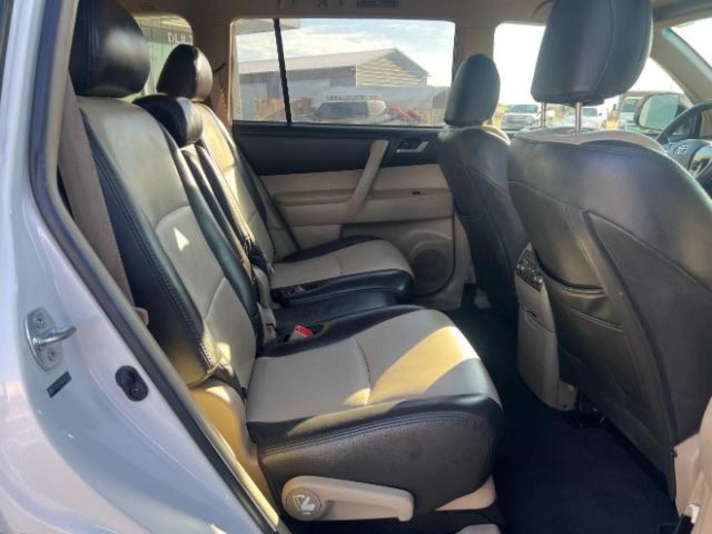 2012 Blizzard Pearl /Sand Beige Toyota Highlander Base V6 | SE V6 (5TDZK3EH3CS) with an 3.5L V-6 DOHC engine, Automatic transmission, located at 1865 East Red Hills Pkwy, St. George, 84770, (435) 628-0023, 37.120850, -113.543640 - We specialize in helping ALL people get the best financing available. No matter your credit score, good, bad or none we can get you an amazing rate. Had a bankruptcy, divorce, or repossessions? We give you the green light to get your credit back on the road. Low down and affordable payments that fit - Photo#29