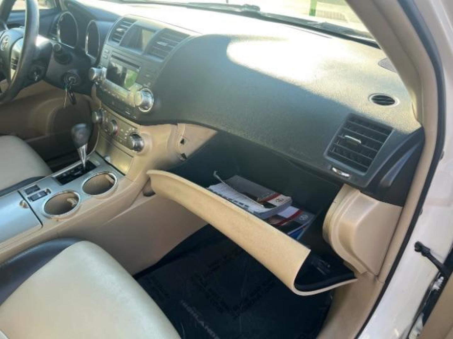 2012 Blizzard Pearl /Sand Beige Toyota Highlander Base V6 | SE V6 (5TDZK3EH3CS) with an 3.5L V-6 DOHC engine, Automatic transmission, located at 1865 East Red Hills Pkwy, St. George, 84770, (435) 628-0023, 37.120850, -113.543640 - We specialize in helping ALL people get the best financing available. No matter your credit score, good, bad or none we can get you an amazing rate. Had a bankruptcy, divorce, or repossessions? We give you the green light to get your credit back on the road. Low down and affordable payments that fit - Photo#32