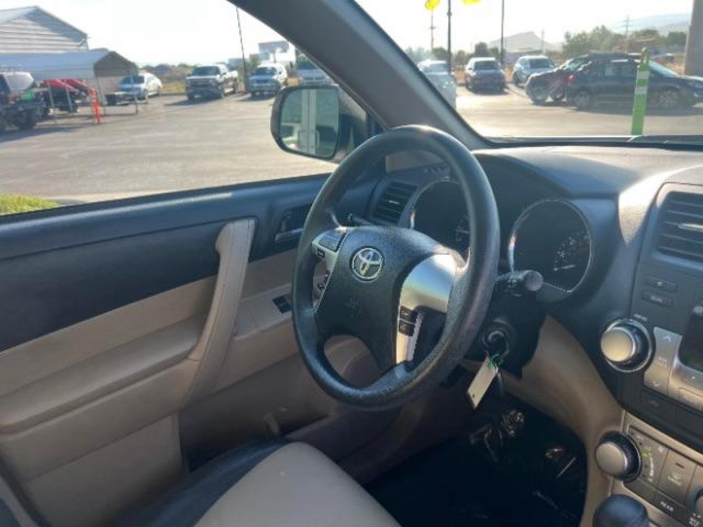 2012 Blizzard Pearl /Sand Beige Toyota Highlander Base V6 | SE V6 (5TDZK3EH3CS) with an 3.5L V-6 DOHC engine, Automatic transmission, located at 1865 East Red Hills Pkwy, St. George, 84770, (435) 628-0023, 37.120850, -113.543640 - We specialize in helping ALL people get the best financing available. No matter your credit score, good, bad or none we can get you an amazing rate. Had a bankruptcy, divorce, or repossessions? We give you the green light to get your credit back on the road. Low down and affordable payments that fit - Photo#33