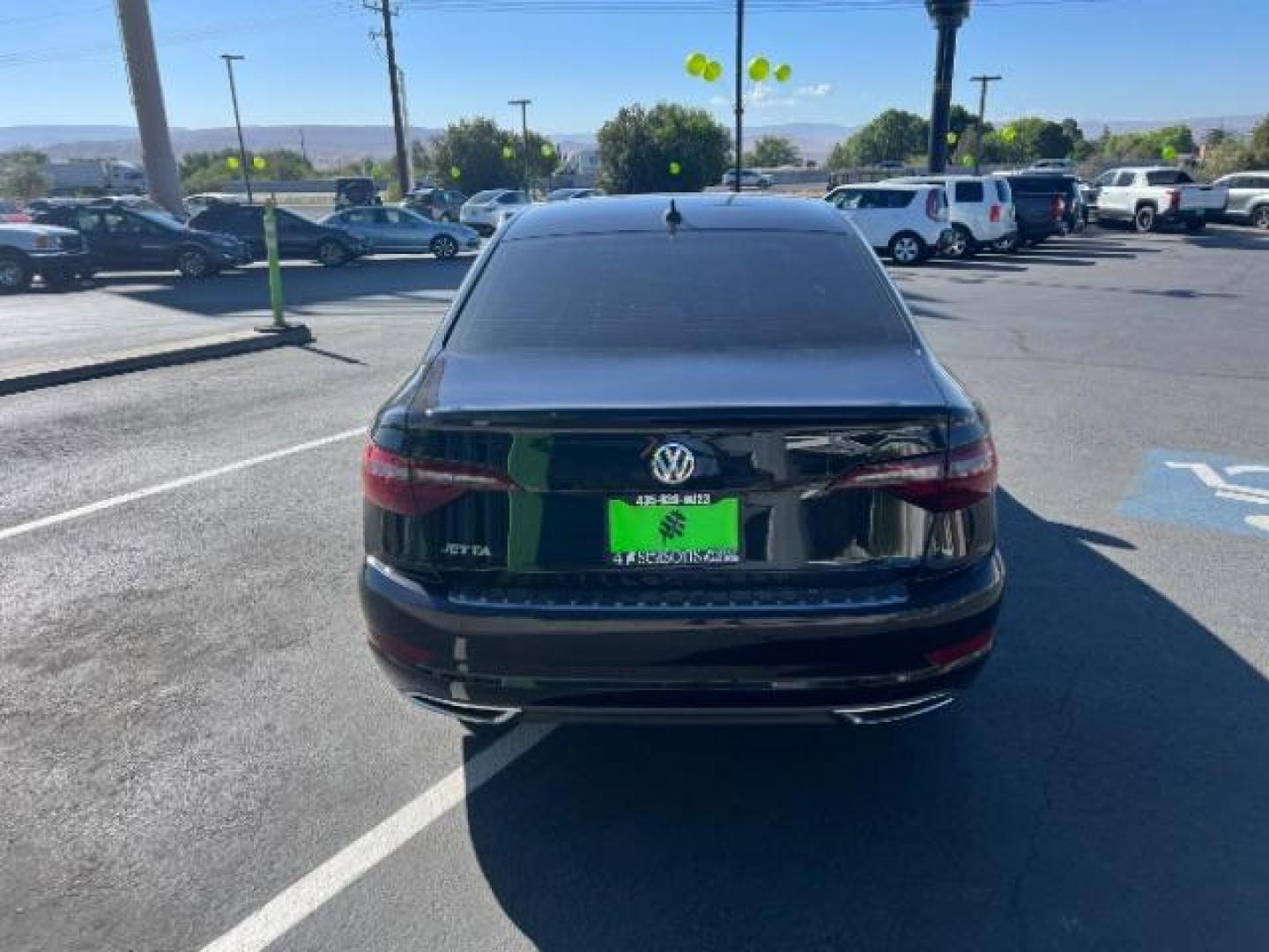 2020 Black Uni /Titan Black Volkswagen Jetta 1.4T S | 1.4T SE | 1.4T R-Line (3VWCB7BU5LM) with an 1.4L I-4 gasoline direct injection engine, AUTOMATIC transmission, located at 1865 East Red Hills Pkwy, St. George, 84770, (435) 628-0023, 37.120850, -113.543640 - We specialize in helping ALL people get the best financing available. No matter your credit score, good, bad or none we can get you an amazing rate. Had a bankruptcy, divorce, or repossessions? We give you the green light to get your credit back on the road. Low down and affordable payments that fit - Photo#3