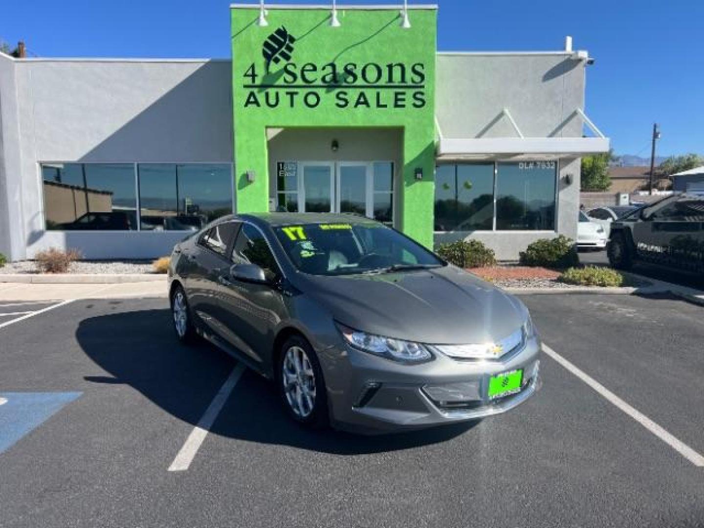 2017 Heather Gray Metallic /Jet Black/Jet Black Accents Chevrolet Volt Premier (1G1RD6S59HU) with an Voltec 1.5L I-4 gasoline direct injection engine, Continuously Variable Transmission transmission, located at 1865 East Red Hills Pkwy, St. George, 84770, (435) 628-0023, 37.120850, -113.543640 - *THIS VEHICLE QUALIFIES FOR A $4000 TAX REBATE* We specialize in helping ALL people get the best financing available. No matter your credit score, good, bad or none we can get you an amazing rate. Had a bankruptcy, divorce, or repossessions? We give you the green light to get your credit back on th - Photo#0