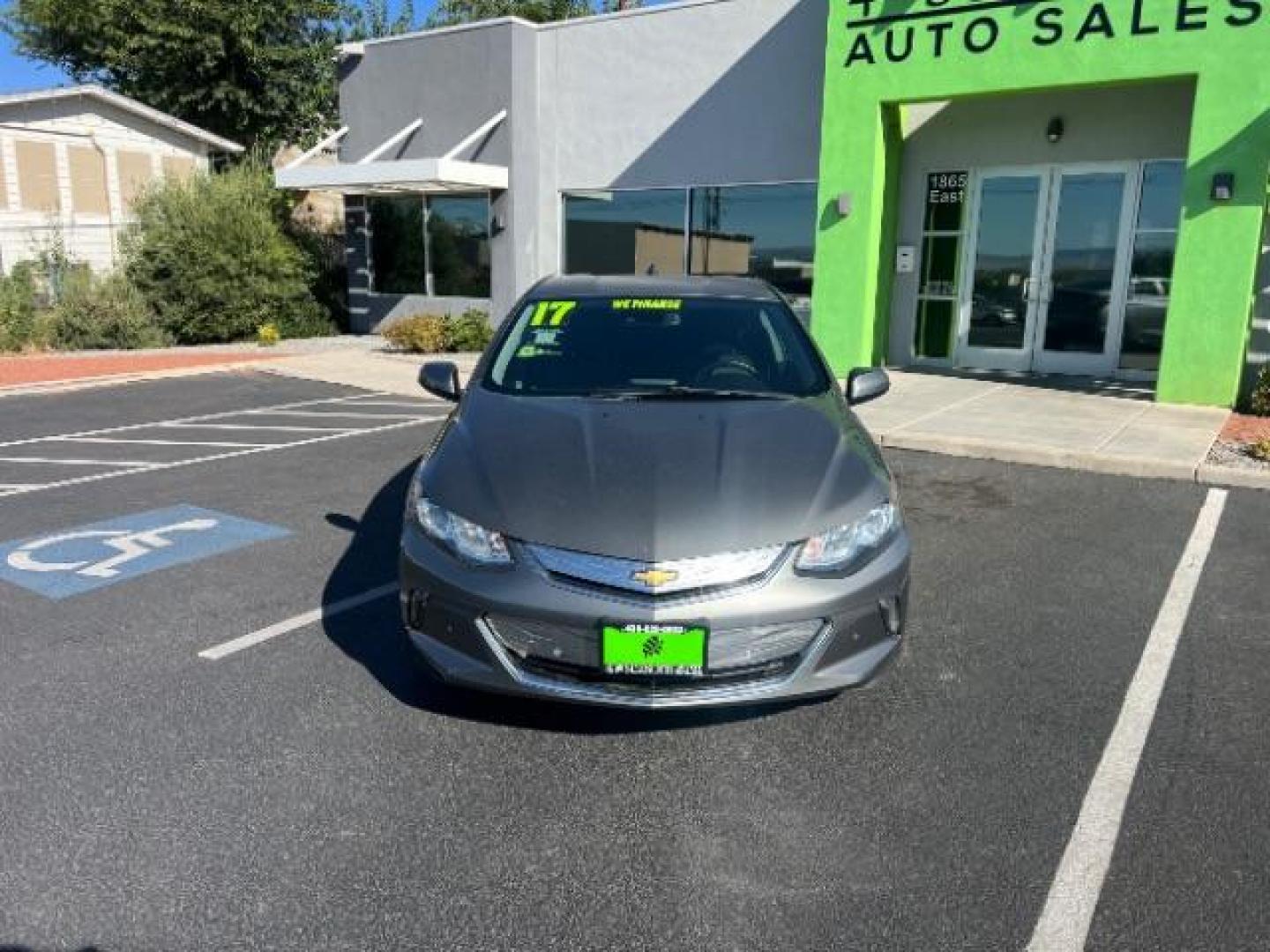 2017 Heather Gray Metallic /Jet Black/Jet Black Accents Chevrolet Volt Premier (1G1RD6S59HU) with an Voltec 1.5L I-4 gasoline direct injection engine, Continuously Variable Transmission transmission, located at 1865 East Red Hills Pkwy, St. George, 84770, (435) 628-0023, 37.120850, -113.543640 - *THIS VEHICLE QUALIFIES FOR A $4000 TAX REBATE* We specialize in helping ALL people get the best financing available. No matter your credit score, good, bad or none we can get you an amazing rate. Had a bankruptcy, divorce, or repossessions? We give you the green light to get your credit back on th - Photo#1