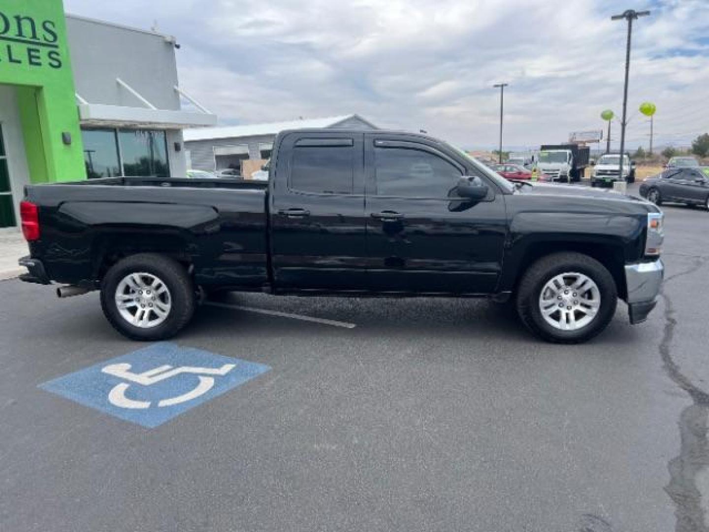 2018 Black /Jet Black Chevrolet Silverado 1500 1LT (1GCRCREC0JZ) with an EcoTec3 4.3L V-6 gasoline direct injection engine, Automatic transmission, located at 1865 East Red Hills Pkwy, St. George, 84770, (435) 628-0023, 37.120850, -113.543640 - We specialize in helping ALL people get the best financing available. No matter your credit score, good, bad or none we can get you an amazing rate. Had a bankruptcy, divorce, or repossessions? We give you the green light to get your credit back on the road. Low down and affordable payments that fit - Photo#7