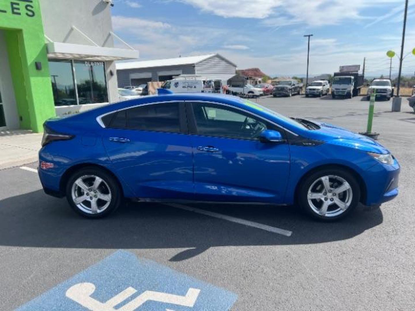 2018 Kinetic Blue Metallic /Jet Black Chevrolet Volt LT (1G1RC6S53JU) with an Voltec 1.5L I-4 gasoline direct injection engine, Continuously Variable Transmission transmission, located at 1865 East Red Hills Pkwy, St. George, 84770, (435) 628-0023, 37.120850, -113.543640 - *THIS VEHICLE QUALIFIES FOR A $4000 TAX REBATE* We specialize in helping ALL people get the best financing available. No matter your credit score, good, bad or none we can get you an amazing rate. Had a bankruptcy, divorce, or repossessions? We give you the green light to get your credit back on th - Photo#7