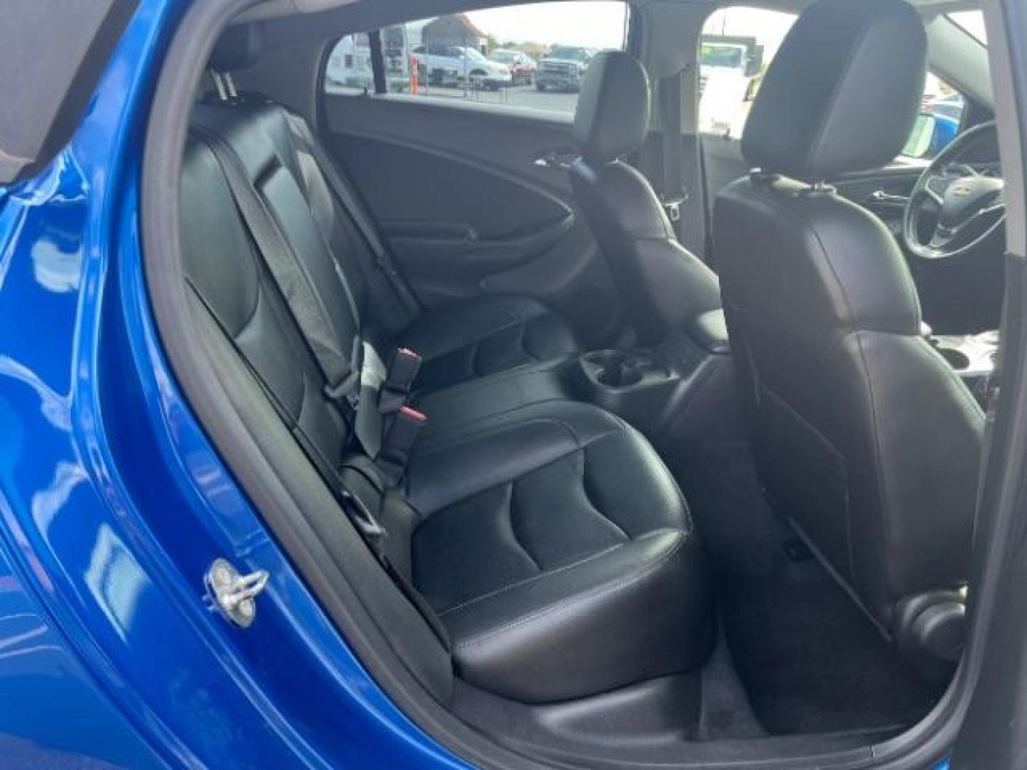 2018 Kinetic Blue Metallic /Jet Black Chevrolet Volt LT (1G1RC6S53JU) with an Voltec 1.5L I-4 gasoline direct injection engine, Continuously Variable Transmission transmission, located at 1865 East Red Hills Pkwy, St. George, 84770, (435) 628-0023, 37.120850, -113.543640 - *THIS VEHICLE QUALIFIES FOR A $4000 TAX REBATE* We specialize in helping ALL people get the best financing available. No matter your credit score, good, bad or none we can get you an amazing rate. Had a bankruptcy, divorce, or repossessions? We give you the green light to get your credit back on th - Photo#27