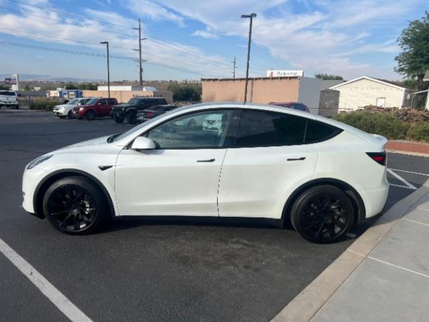 2020 Pearl White Multi-Coat /Black Tesla Model Y Long Range Dual Motor All-Wheel Drive (5YJYGDEE9LF) with an ELECTRIC engine, Continuously Variable Transmission transmission, located at 1865 East Red Hills Pkwy, St. George, 84770, (435) 628-0023, 37.120850, -113.543640 - ****Price includes $4k IRS EV REBATE**** We are approved to file the EV rebate directly with the IRS. We recived the funds in 7 days and take credit off the price of car. Check with IRS EV website to be sure you qualify. This program ends Sept 30th so ACT FAST! This Tesla is an AWD Long Range. Bat - Photo#5