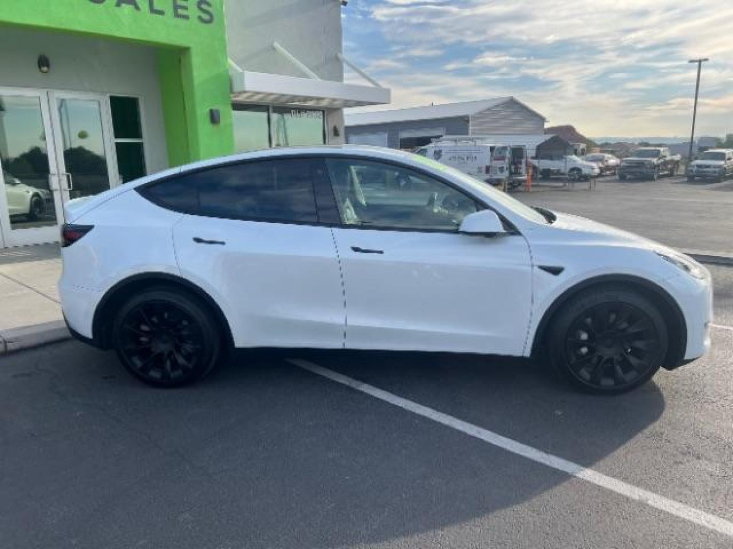 2020 Pearl White Multi-Coat /Black Tesla Model Y Long Range Dual Motor All-Wheel Drive (5YJYGDEE9LF) with an ELECTRIC engine, Continuously Variable Transmission transmission, located at 1865 East Red Hills Pkwy, St. George, 84770, (435) 628-0023, 37.120850, -113.543640 - ****Price includes $4k IRS EV REBATE**** We are approved to file the EV rebate directly with the IRS. We recived the funds in 7 days and take credit off the price of car. Check with IRS EV website to be sure you qualify. This program ends Sept 30th so ACT FAST! This Tesla is an AWD Long Range. Bat - Photo#9