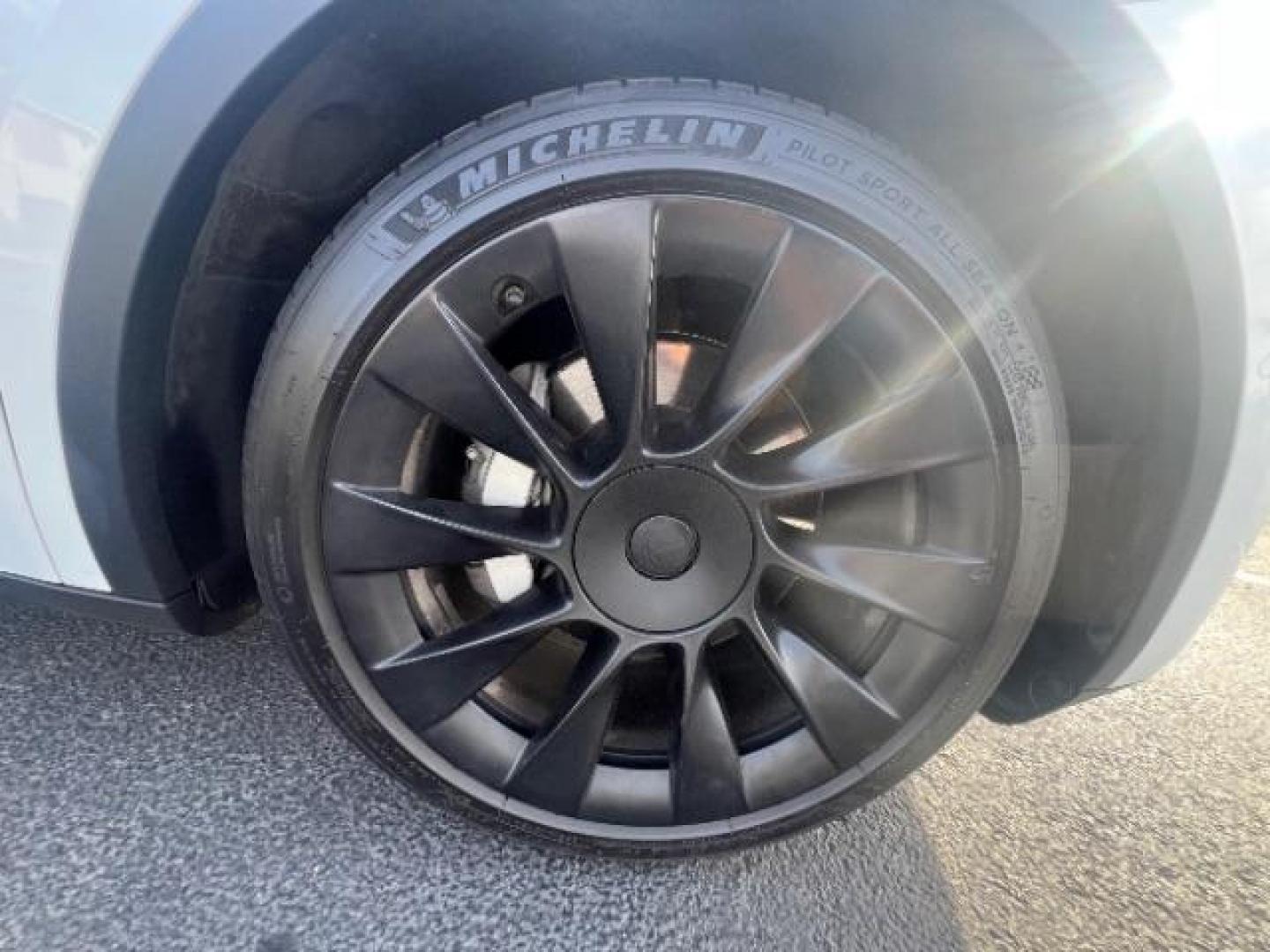 2020 Pearl White Multi-Coat /Black Tesla Model Y Long Range Dual Motor All-Wheel Drive (5YJYGDEE9LF) with an ELECTRIC engine, Continuously Variable Transmission transmission, located at 1865 East Red Hills Pkwy, St. George, 84770, (435) 628-0023, 37.120850, -113.543640 - ****Price includes $4k IRS EV REBATE**** We are approved to file the EV rebate directly with the IRS. We recived the funds in 7 days and take credit off the price of car. Check with IRS EV website to be sure you qualify. This program ends Sept 30th so ACT FAST! This Tesla is an AWD Long Range. Bat - Photo#11