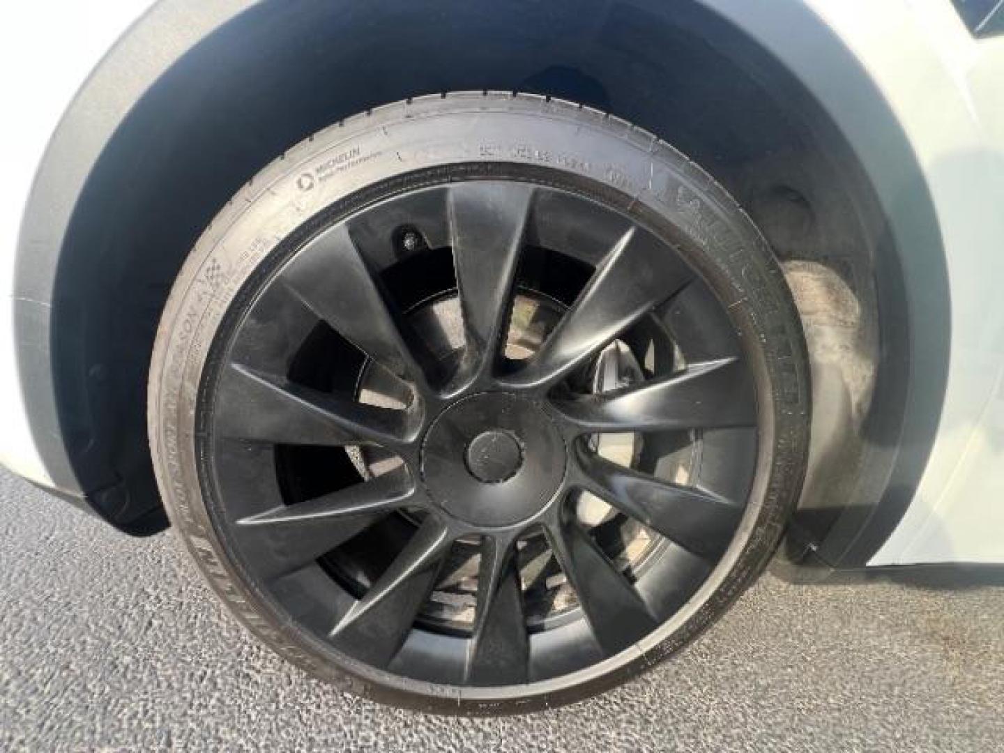 2020 Pearl White Multi-Coat /Black Tesla Model Y Long Range Dual Motor All-Wheel Drive (5YJYGDEE9LF) with an ELECTRIC engine, Continuously Variable Transmission transmission, located at 1865 East Red Hills Pkwy, St. George, 84770, (435) 628-0023, 37.120850, -113.543640 - ****Price includes $4k IRS EV REBATE**** We are approved to file the EV rebate directly with the IRS. We recived the funds in 7 days and take credit off the price of car. Check with IRS EV website to be sure you qualify. This program ends Sept 30th so ACT FAST! This Tesla is an AWD Long Range. Bat - Photo#12