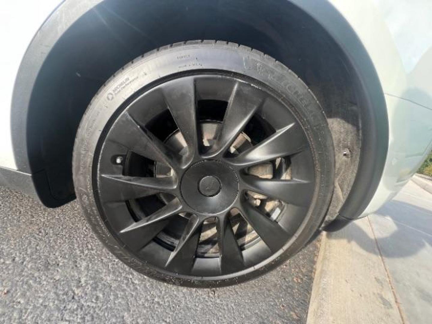 2020 Pearl White Multi-Coat /Black Tesla Model Y Long Range Dual Motor All-Wheel Drive (5YJYGDEE9LF) with an ELECTRIC engine, Continuously Variable Transmission transmission, located at 1865 East Red Hills Pkwy, St. George, 84770, (435) 628-0023, 37.120850, -113.543640 - ****Price includes $4k IRS EV REBATE**** We are approved to file the EV rebate directly with the IRS. We recived the funds in 7 days and take credit off the price of car. Check with IRS EV website to be sure you qualify. This program ends Sept 30th so ACT FAST! This Tesla is an AWD Long Range. Bat - Photo#13