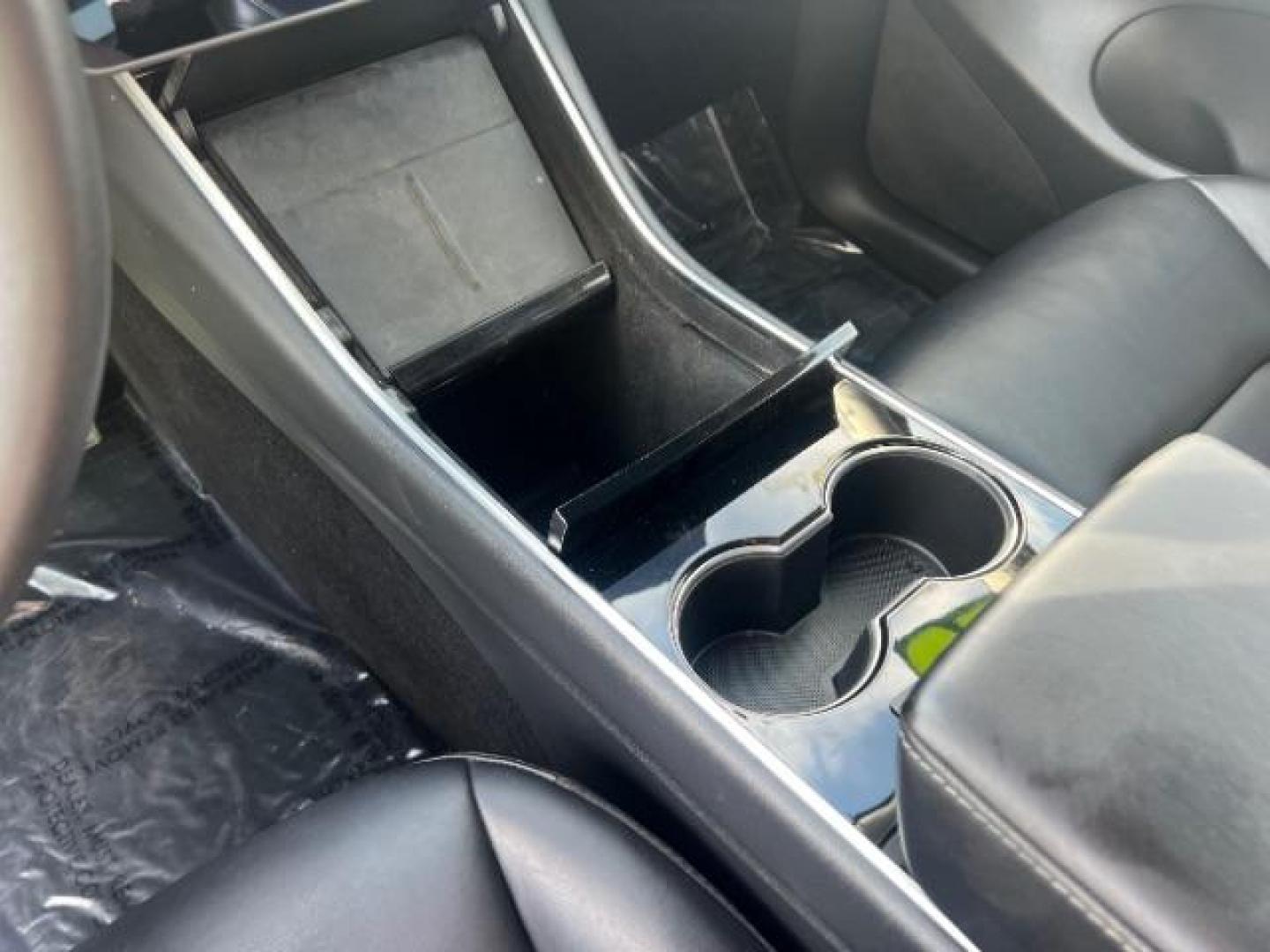 2020 Pearl White Multi-Coat /Black Tesla Model Y Long Range Dual Motor All-Wheel Drive (5YJYGDEE9LF) with an ELECTRIC engine, Continuously Variable Transmission transmission, located at 1865 East Red Hills Pkwy, St. George, 84770, (435) 628-0023, 37.120850, -113.543640 - ****Price includes $4k IRS EV REBATE**** We are approved to file the EV rebate directly with the IRS. We recived the funds in 7 days and take credit off the price of car. Check with IRS EV website to be sure you qualify. This program ends Sept 30th so ACT FAST! This Tesla is an AWD Long Range. Bat - Photo#18