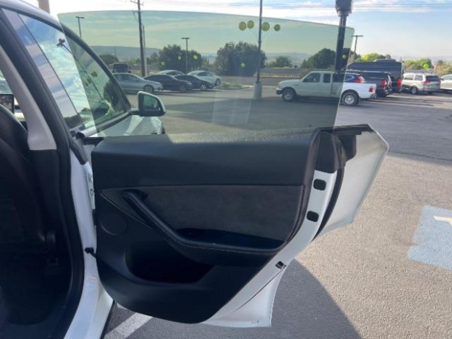2020 Pearl White Multi-Coat /Black Tesla Model Y Long Range Dual Motor All-Wheel Drive (5YJYGDEE9LF) with an ELECTRIC engine, Continuously Variable Transmission transmission, located at 1865 East Red Hills Pkwy, St. George, 84770, (435) 628-0023, 37.120850, -113.543640 - ****Price includes $4k IRS EV REBATE**** We are approved to file the EV rebate directly with the IRS. We recived the funds in 7 days and take credit off the price of car. Check with IRS EV website to be sure you qualify. This program ends Sept 30th so ACT FAST! This Tesla is an AWD Long Range. Bat - Photo#25