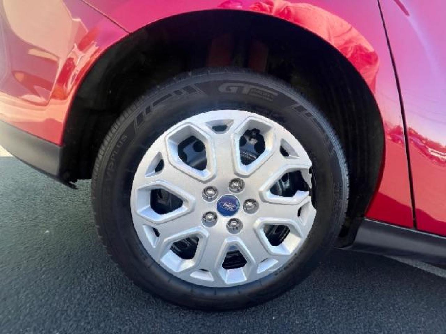2012 Candy Red Metallic Tinted Clearcoat /Charcoal Black w/Warm Steel Surround Ford Focus SE (1FAHP3K27CL) with an 2L I-4 gasoline direct injection engine, Automatic transmission, located at 1865 East Red Hills Pkwy, St. George, 84770, (435) 628-0023, 37.120850, -113.543640 - We specialize in helping ALL people get the best financing available. No matter your credit score, good, bad or none we can get you an amazing rate. Had a bankruptcy, divorce, or repossessions? We give you the green light to get your credit back on the road. Low down and affordable payments that fit - Photo#8