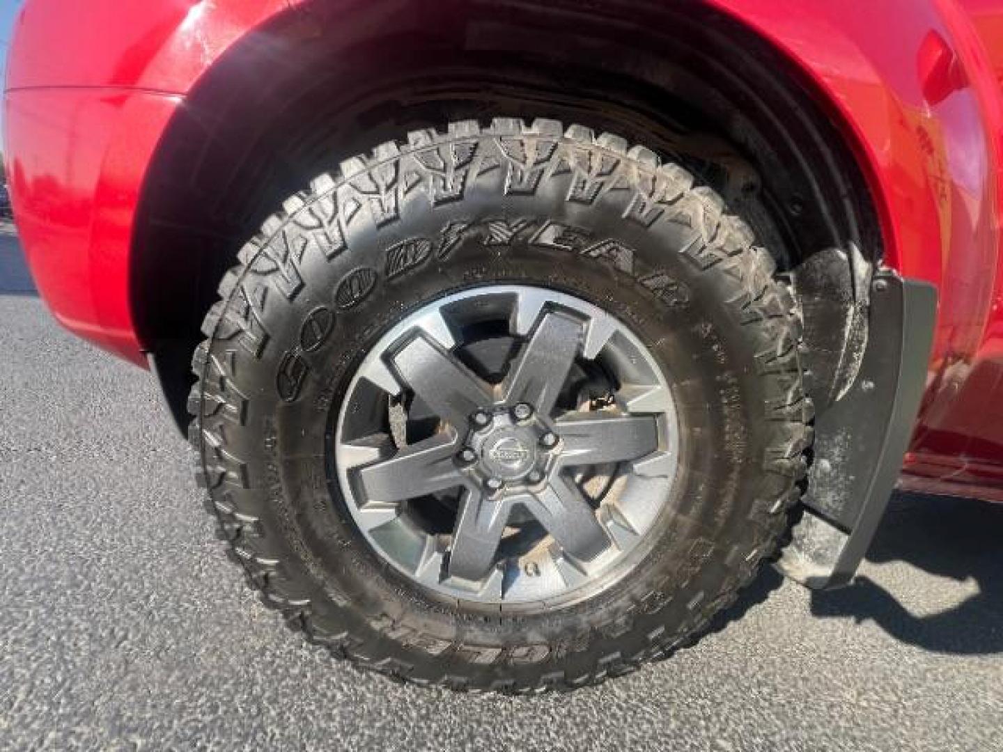 2018 Lava Red /Graphite w/White Stitching, cloth Nissan Frontier PRO-4X Crew Cab 5AT 4WD (1N6AD0EV9JN) with an 4.0L V6 DOHC 24V engine, 5-Speed Automatic transmission, located at 1865 East Red Hills Pkwy, St. George, 84770, (435) 628-0023, 37.120850, -113.543640 - Photo#10