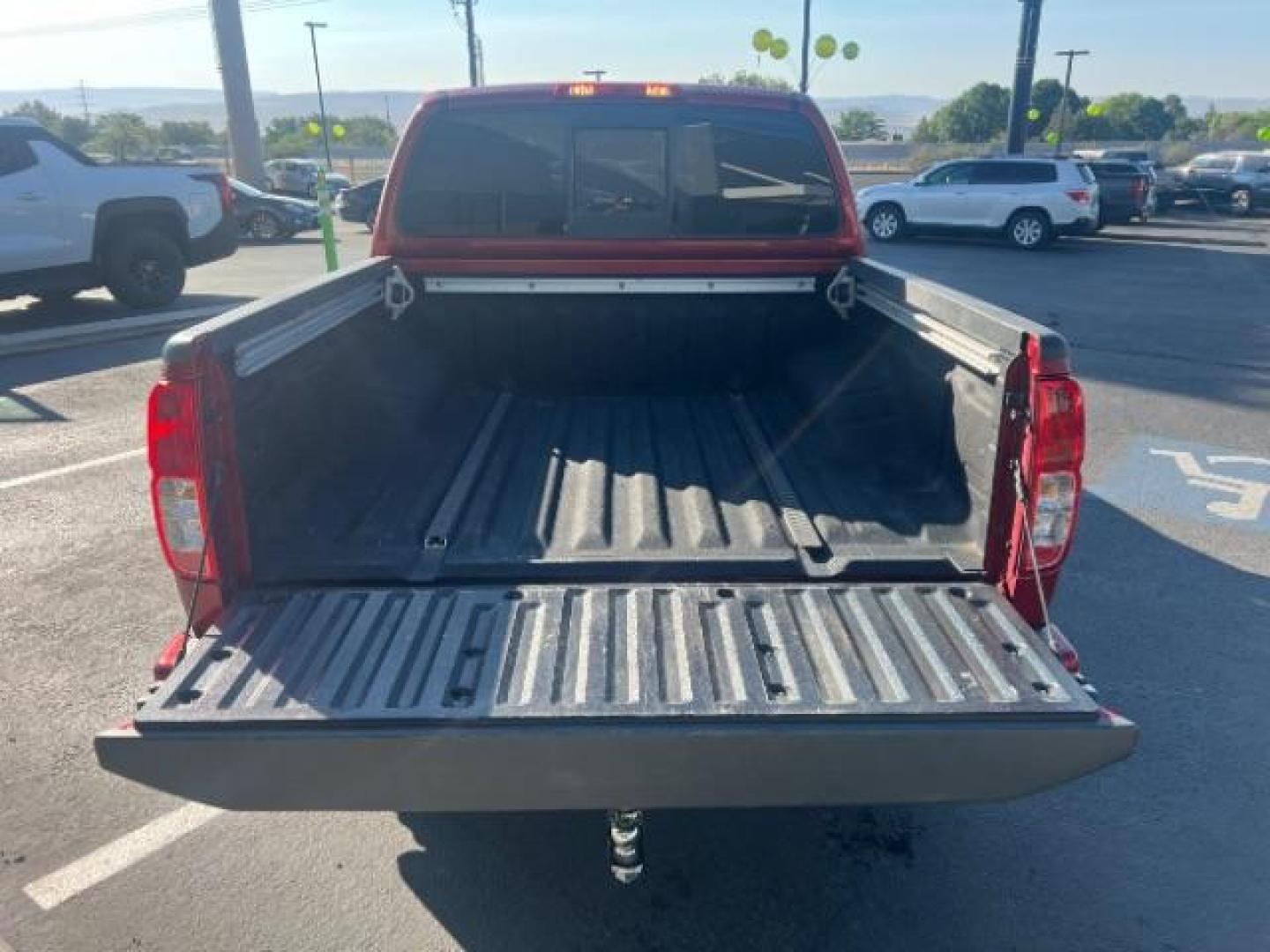 2018 Lava Red /Graphite w/White Stitching, cloth Nissan Frontier PRO-4X Crew Cab 5AT 4WD (1N6AD0EV9JN) with an 4.0L V6 DOHC 24V engine, 5-Speed Automatic transmission, located at 1865 East Red Hills Pkwy, St. George, 84770, (435) 628-0023, 37.120850, -113.543640 - Photo#24