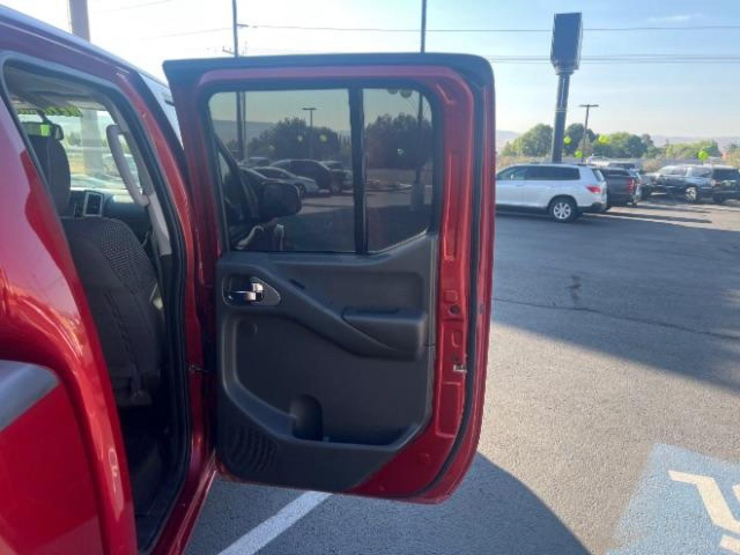 2018 Lava Red /Graphite w/White Stitching, cloth Nissan Frontier PRO-4X Crew Cab 5AT 4WD (1N6AD0EV9JN) with an 4.0L V6 DOHC 24V engine, 5-Speed Automatic transmission, located at 1865 East Red Hills Pkwy, St. George, 84770, (435) 628-0023, 37.120850, -113.543640 - Photo#25