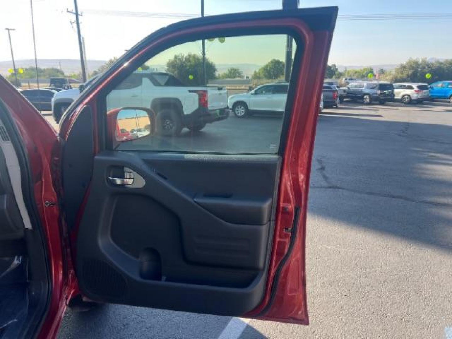 2018 Lava Red /Graphite w/White Stitching, cloth Nissan Frontier PRO-4X Crew Cab 5AT 4WD (1N6AD0EV9JN) with an 4.0L V6 DOHC 24V engine, 5-Speed Automatic transmission, located at 1865 East Red Hills Pkwy, St. George, 84770, (435) 628-0023, 37.120850, -113.543640 - Photo#27