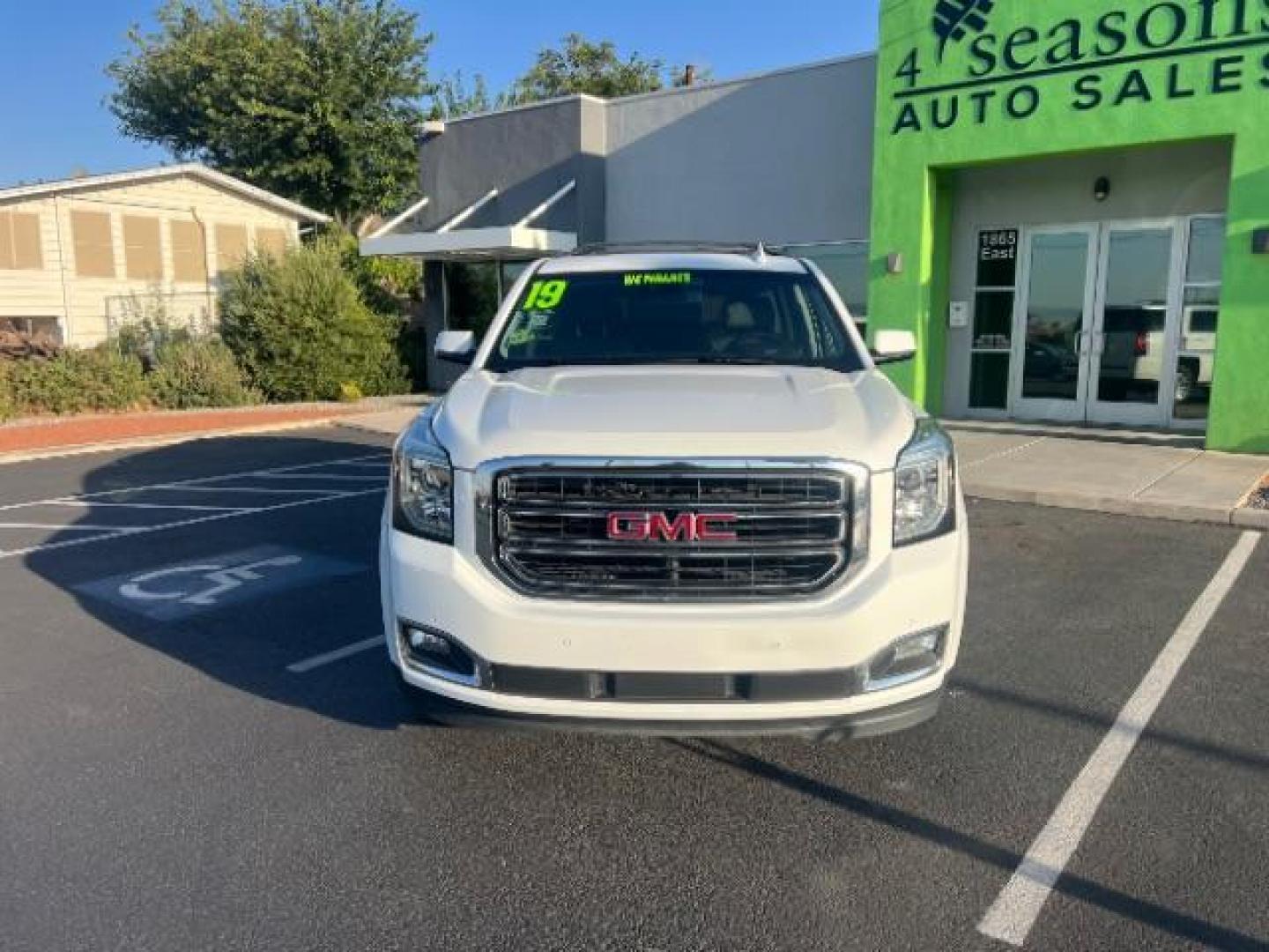 2019 Summit White /Jet Black GMC Yukon SLT (1GKS2BKCXKR) with an EcoTec3 5.3L V-8 gasoline direct injection engine, Automatic transmission, located at 1865 East Red Hills Pkwy, St. George, 84770, (435) 628-0023, 37.120850, -113.543640 - We specialize in helping ALL people get the best financing available. No matter your credit score, good, bad or none we can get you an amazing rate. Had a bankruptcy, divorce, or repossessions? We give you the green light to get your credit back on the road. Low down and affordable payments that fit - Photo#1