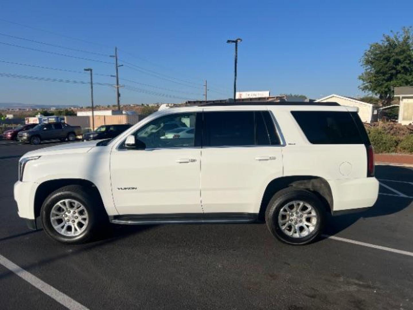 2019 Summit White /Jet Black GMC Yukon SLT (1GKS2BKCXKR) with an EcoTec3 5.3L V-8 gasoline direct injection engine, Automatic transmission, located at 1865 East Red Hills Pkwy, St. George, 84770, (435) 628-0023, 37.120850, -113.543640 - We specialize in helping ALL people get the best financing available. No matter your credit score, good, bad or none we can get you an amazing rate. Had a bankruptcy, divorce, or repossessions? We give you the green light to get your credit back on the road. Low down and affordable payments that fit - Photo#3