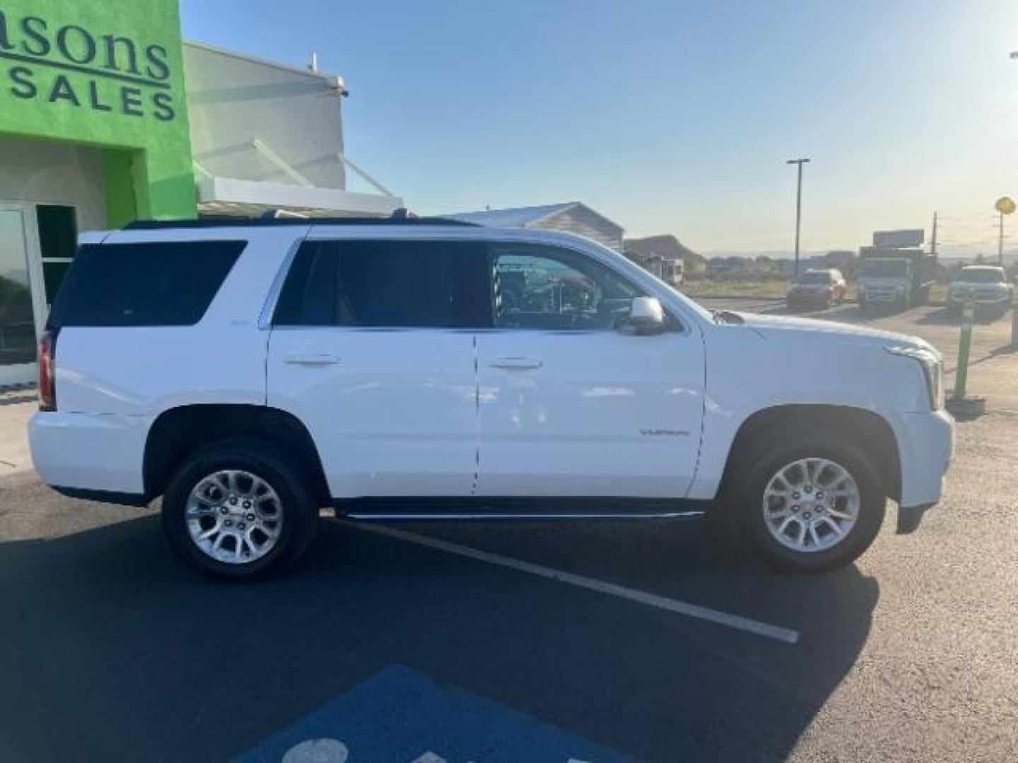 2019 Summit White /Jet Black GMC Yukon SLT (1GKS2BKCXKR) with an EcoTec3 5.3L V-8 gasoline direct injection engine, Automatic transmission, located at 1865 East Red Hills Pkwy, St. George, 84770, (435) 628-0023, 37.120850, -113.543640 - We specialize in helping ALL people get the best financing available. No matter your credit score, good, bad or none we can get you an amazing rate. Had a bankruptcy, divorce, or repossessions? We give you the green light to get your credit back on the road. Low down and affordable payments that fit - Photo#7