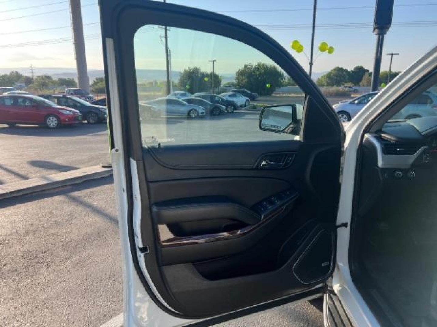 2019 Summit White /Jet Black GMC Yukon SLT (1GKS2BKCXKR) with an EcoTec3 5.3L V-8 gasoline direct injection engine, Automatic transmission, located at 1865 East Red Hills Pkwy, St. George, 84770, (435) 628-0023, 37.120850, -113.543640 - We specialize in helping ALL people get the best financing available. No matter your credit score, good, bad or none we can get you an amazing rate. Had a bankruptcy, divorce, or repossessions? We give you the green light to get your credit back on the road. Low down and affordable payments that fit - Photo#12