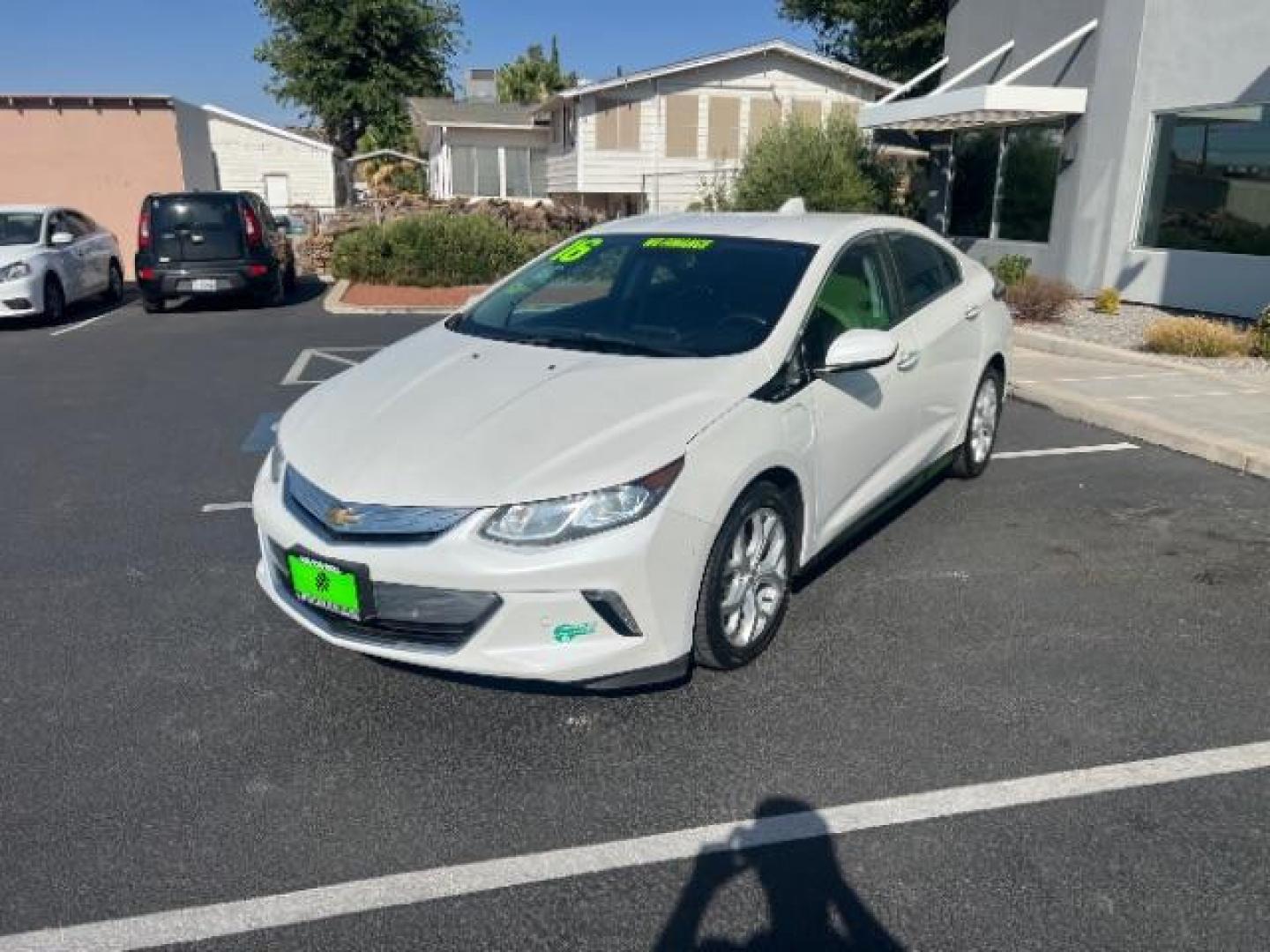 2016 Summit White /Jet Black/Jet Black Accents Chevrolet Volt Premier (1G1RD6S52GU) with an Voltec 1.5L I-4 gasoline direct injection engine, Continuously Variable Transmission transmission, located at 1865 East Red Hills Pkwy, St. George, 84770, (435) 628-0023, 37.120850, -113.543640 - *THIS VEHICLE QUALIFIES FOR A $4000 DOLLAR TAX REBATE* We specialize in helping ALL people get the best financing available. No matter your credit score, good, bad or none we can get you an amazing rate. Had a bankruptcy, divorce, or repossessions? We give you the green light to get your credit bac - Photo#2