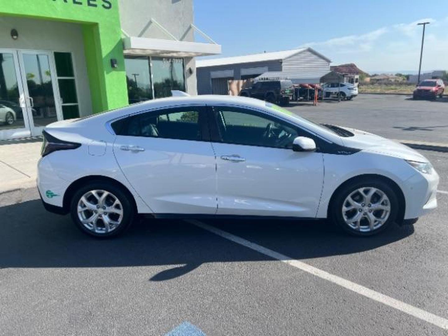 2016 Summit White /Jet Black/Jet Black Accents Chevrolet Volt Premier (1G1RD6S52GU) with an Voltec 1.5L I-4 gasoline direct injection engine, Continuously Variable Transmission transmission, located at 1865 East Red Hills Pkwy, St. George, 84770, (435) 628-0023, 37.120850, -113.543640 - *THIS VEHICLE QUALIFIES FOR A $4000 DOLLAR TAX REBATE* We specialize in helping ALL people get the best financing available. No matter your credit score, good, bad or none we can get you an amazing rate. Had a bankruptcy, divorce, or repossessions? We give you the green light to get your credit bac - Photo#7