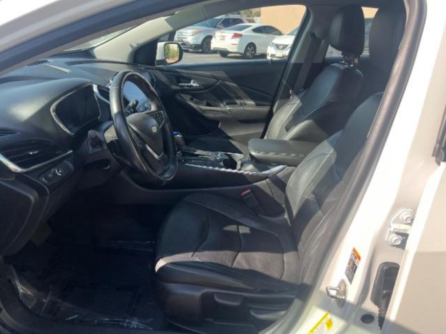 2016 Summit White /Jet Black/Jet Black Accents Chevrolet Volt Premier (1G1RD6S52GU) with an Voltec 1.5L I-4 gasoline direct injection engine, Continuously Variable Transmission transmission, located at 1865 East Red Hills Pkwy, St. George, 84770, (435) 628-0023, 37.120850, -113.543640 - *THIS VEHICLE QUALIFIES FOR A $4000 DOLLAR TAX REBATE* We specialize in helping ALL people get the best financing available. No matter your credit score, good, bad or none we can get you an amazing rate. Had a bankruptcy, divorce, or repossessions? We give you the green light to get your credit bac - Photo#14