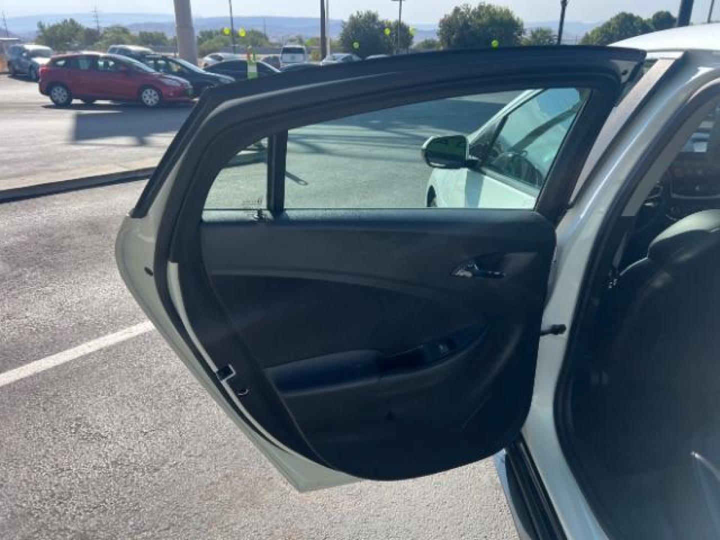 2016 Summit White /Jet Black/Jet Black Accents Chevrolet Volt Premier (1G1RD6S52GU) with an Voltec 1.5L I-4 gasoline direct injection engine, Continuously Variable Transmission transmission, located at 1865 East Red Hills Pkwy, St. George, 84770, (435) 628-0023, 37.120850, -113.543640 - *THIS VEHICLE QUALIFIES FOR A $4000 DOLLAR TAX REBATE* We specialize in helping ALL people get the best financing available. No matter your credit score, good, bad or none we can get you an amazing rate. Had a bankruptcy, divorce, or repossessions? We give you the green light to get your credit bac - Photo#20