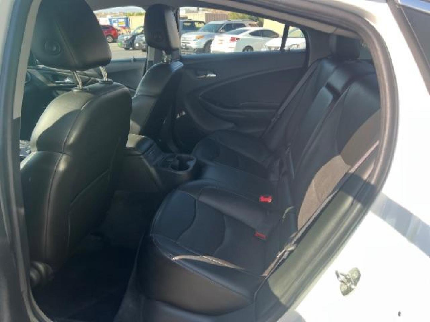 2016 Summit White /Jet Black/Jet Black Accents Chevrolet Volt Premier (1G1RD6S52GU) with an Voltec 1.5L I-4 gasoline direct injection engine, Continuously Variable Transmission transmission, located at 1865 East Red Hills Pkwy, St. George, 84770, (435) 628-0023, 37.120850, -113.543640 - *THIS VEHICLE QUALIFIES FOR A $4000 DOLLAR TAX REBATE* We specialize in helping ALL people get the best financing available. No matter your credit score, good, bad or none we can get you an amazing rate. Had a bankruptcy, divorce, or repossessions? We give you the green light to get your credit bac - Photo#21