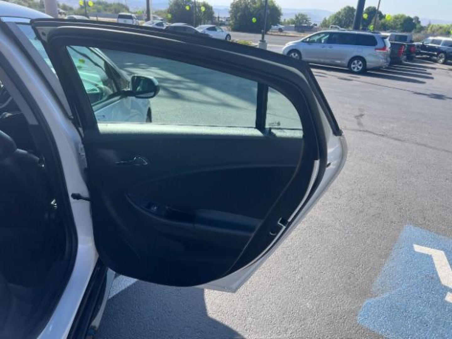 2016 Summit White /Jet Black/Jet Black Accents Chevrolet Volt Premier (1G1RD6S52GU) with an Voltec 1.5L I-4 gasoline direct injection engine, Continuously Variable Transmission transmission, located at 1865 East Red Hills Pkwy, St. George, 84770, (435) 628-0023, 37.120850, -113.543640 - *THIS VEHICLE QUALIFIES FOR A $4000 DOLLAR TAX REBATE* We specialize in helping ALL people get the best financing available. No matter your credit score, good, bad or none we can get you an amazing rate. Had a bankruptcy, divorce, or repossessions? We give you the green light to get your credit bac - Photo#25