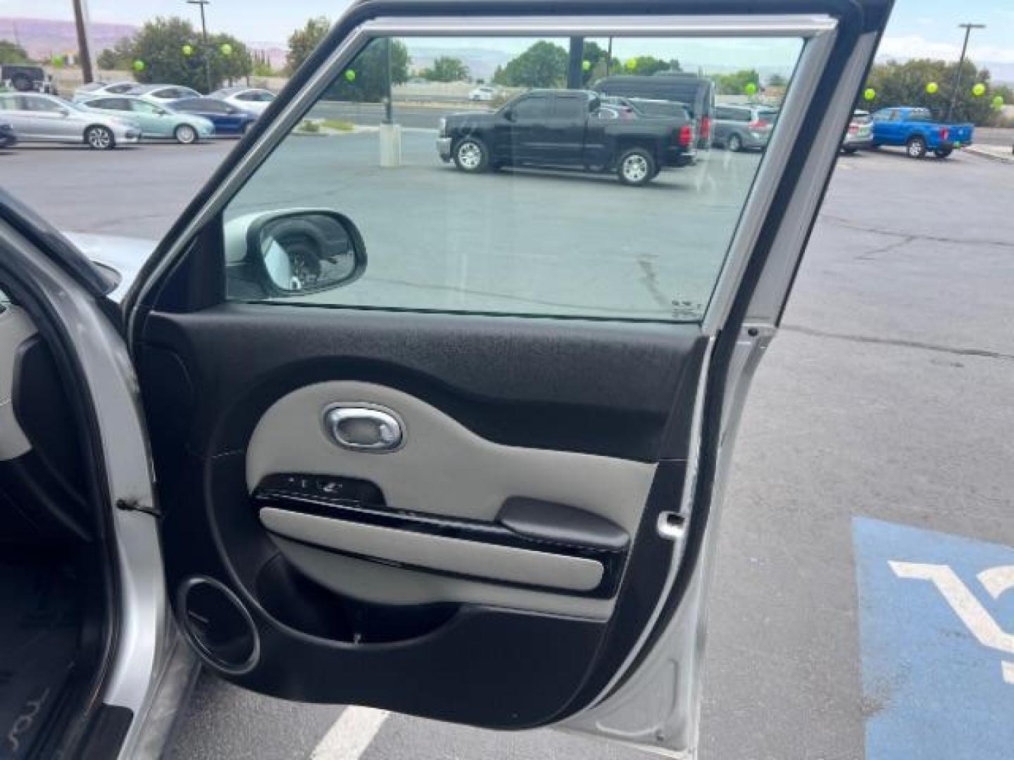 2017 Bright Silver /Gray 2-Tone Kia Soul + (KNDJP3A53H7) with an 2L I-4 gasoline direct injection engine, Automatic transmission, located at 940 North Main Street, Cedar City, UT, 84720, (435) 628-0023, 37.692936, -113.061897 - Photo#27