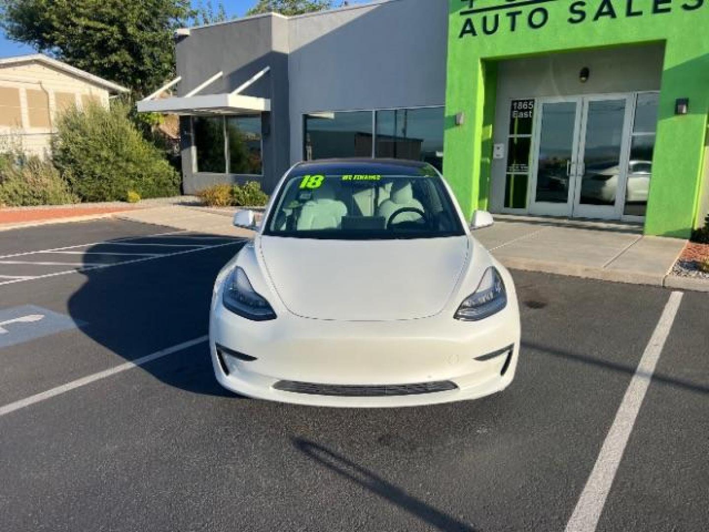 2018 Pearl White Multi-Coat /White Tesla Model 3 Long Range (5YJ3E1EB0JF) with an ELECTRIC engine, Continuously Variable Transmission transmission, located at 1865 East Red Hills Pkwy, St. George, 84770, (435) 628-0023, 37.120850, -113.543640 - ****Price includes $4k IRS EV REBATE**** We are approved to file the EV rebate directly with the IRS. We recived the funds in 7 days and take credit off the price of car. Check with IRS EV website to be sure you qualify. This program ends Sept 30th so ACT FAST! This Tesla is an AWD Long Range. Whi - Photo#3