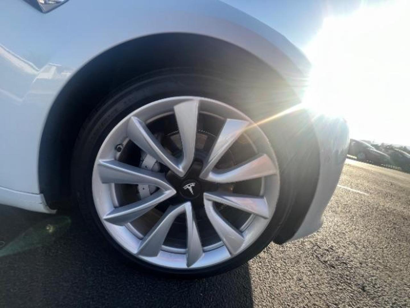 2018 Pearl White Multi-Coat /White Tesla Model 3 Long Range (5YJ3E1EB0JF) with an ELECTRIC engine, Continuously Variable Transmission transmission, located at 1865 East Red Hills Pkwy, St. George, 84770, (435) 628-0023, 37.120850, -113.543640 - ****Price includes $4k IRS EV REBATE**** We are approved to file the EV rebate directly with the IRS. We recived the funds in 7 days and take credit off the price of car. Check with IRS EV website to be sure you qualify. This program ends Sept 30th so ACT FAST! This Tesla is an AWD Long Range. Whi - Photo#11