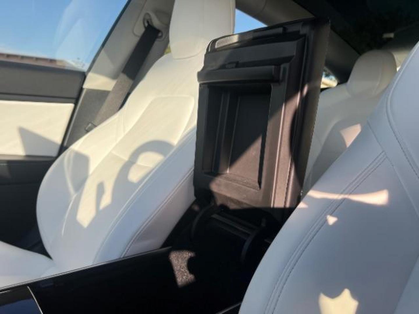 2018 Pearl White Multi-Coat /White Tesla Model 3 Long Range (5YJ3E1EB0JF) with an ELECTRIC engine, Continuously Variable Transmission transmission, located at 1865 East Red Hills Pkwy, St. George, 84770, (435) 628-0023, 37.120850, -113.543640 - ****Price includes $4k IRS EV REBATE**** We are approved to file the EV rebate directly with the IRS. We recived the funds in 7 days and take credit off the price of car. Check with IRS EV website to be sure you qualify. This program ends Sept 30th so ACT FAST! This Tesla is an AWD Long Range. Whi - Photo#19