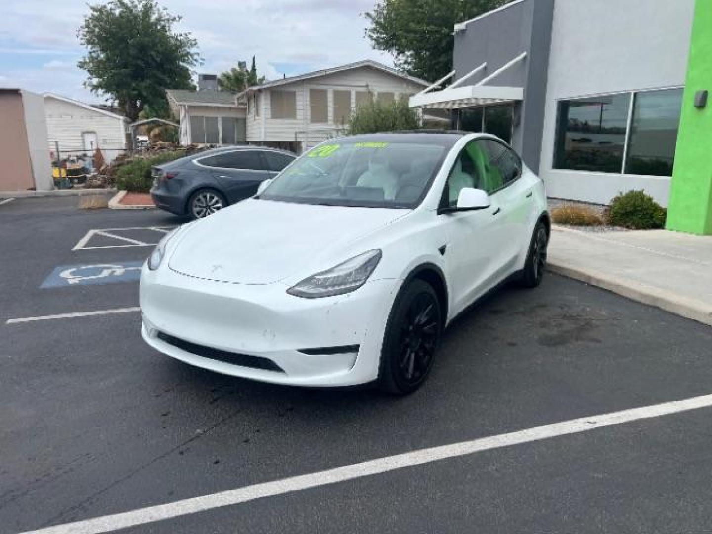 2020 Pearl White Multi-Coat /White/Black Tesla Model Y Long Range Dual Motor All-Wheel Drive (5YJYGDEE7LF) with an ELECTRIC engine, Continuously Variable Transmission transmission, located at 1865 East Red Hills Pkwy, St. George, 84770, (435) 628-0023, 37.120850, -113.543640 - ****Price includes $4k IRS EV REBATE**** We are approved to file the EV rebate directly with the IRS. We recived the funds in 7 days and take credit off the price of car. Check with IRS EV website to be sure you qualify. This program ends Sept 30th so ACT FAST! This Tesla is an AWD Long Range. Whi - Photo#4