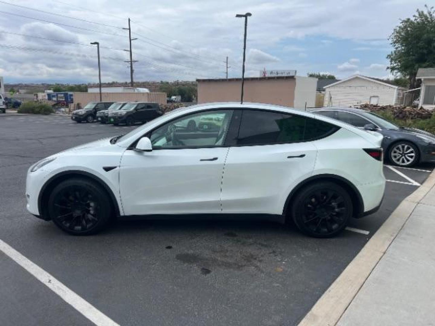 2020 Pearl White Multi-Coat /White/Black Tesla Model Y Long Range Dual Motor All-Wheel Drive (5YJYGDEE7LF) with an ELECTRIC engine, Continuously Variable Transmission transmission, located at 1865 East Red Hills Pkwy, St. George, 84770, (435) 628-0023, 37.120850, -113.543640 - ****Price includes $4k IRS EV REBATE**** We are approved to file the EV rebate directly with the IRS. We recived the funds in 7 days and take credit off the price of car. Check with IRS EV website to be sure you qualify. This program ends Sept 30th so ACT FAST! This Tesla is an AWD Long Range. Whi - Photo#5