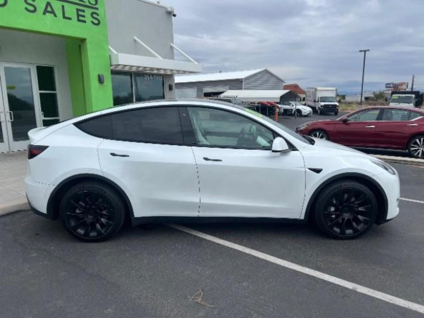 2020 Pearl White Multi-Coat /White/Black Tesla Model Y Long Range Dual Motor All-Wheel Drive (5YJYGDEE7LF) with an ELECTRIC engine, Continuously Variable Transmission transmission, located at 1865 East Red Hills Pkwy, St. George, 84770, (435) 628-0023, 37.120850, -113.543640 - ****Price includes $4k IRS EV REBATE**** We are approved to file the EV rebate directly with the IRS. We recived the funds in 7 days and take credit off the price of car. Check with IRS EV website to be sure you qualify. This program ends Sept 30th so ACT FAST! This Tesla is an AWD Long Range. Whi - Photo#9