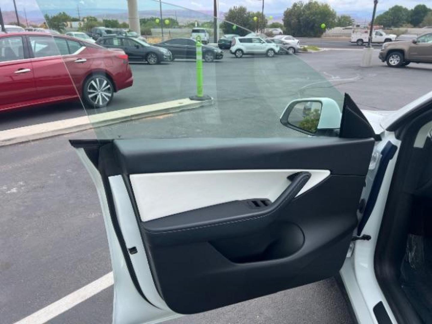 2020 Pearl White Multi-Coat /White/Black Tesla Model Y Long Range Dual Motor All-Wheel Drive (5YJYGDEE7LF) with an ELECTRIC engine, Continuously Variable Transmission transmission, located at 1865 East Red Hills Pkwy, St. George, 84770, (435) 628-0023, 37.120850, -113.543640 - ****Price includes $4k IRS EV REBATE**** We are approved to file the EV rebate directly with the IRS. We recived the funds in 7 days and take credit off the price of car. Check with IRS EV website to be sure you qualify. This program ends Sept 30th so ACT FAST! This Tesla is an AWD Long Range. Whi - Photo#14