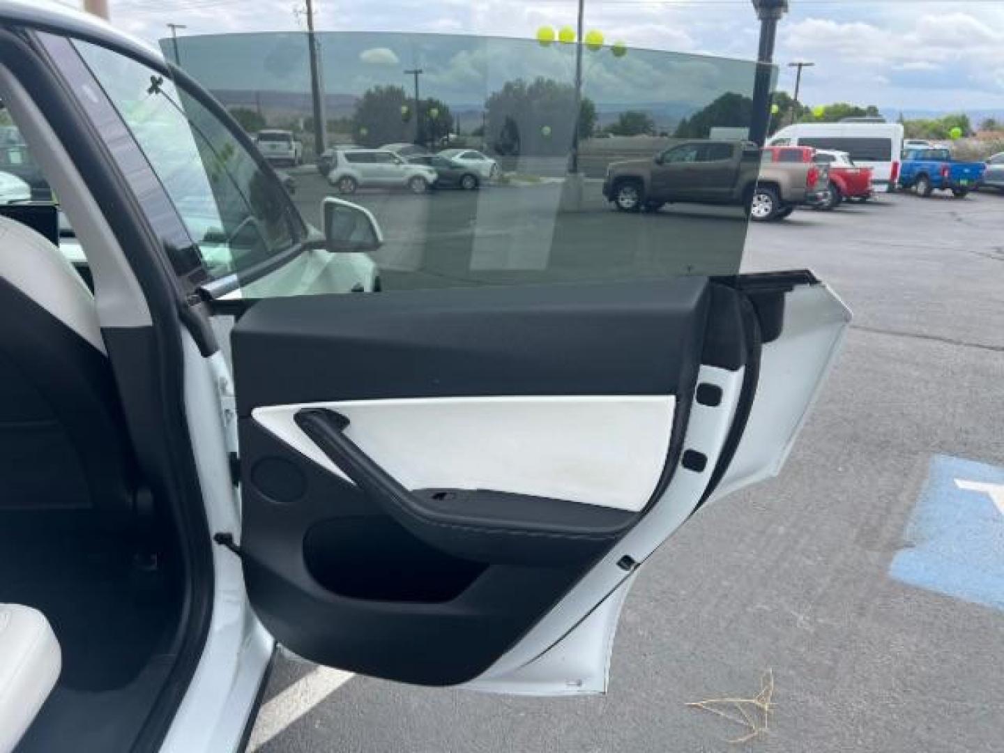 2020 Pearl White Multi-Coat /White/Black Tesla Model Y Long Range Dual Motor All-Wheel Drive (5YJYGDEE7LF) with an ELECTRIC engine, Continuously Variable Transmission transmission, located at 1865 East Red Hills Pkwy, St. George, 84770, (435) 628-0023, 37.120850, -113.543640 - ****Price includes $4k IRS EV REBATE**** We are approved to file the EV rebate directly with the IRS. We recived the funds in 7 days and take credit off the price of car. Check with IRS EV website to be sure you qualify. This program ends Sept 30th so ACT FAST! This Tesla is an AWD Long Range. Whi - Photo#25