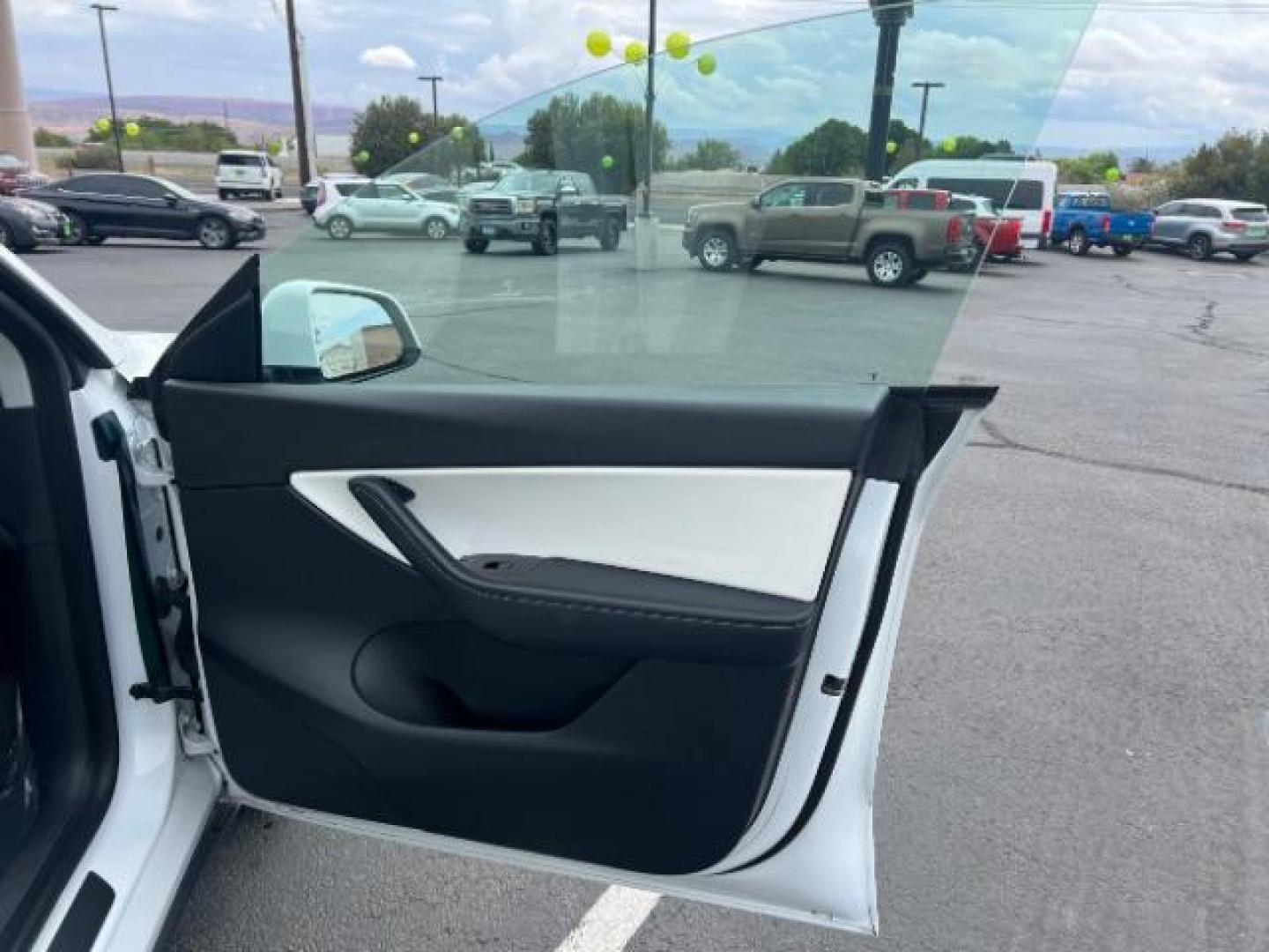 2020 Pearl White Multi-Coat /White/Black Tesla Model Y Long Range Dual Motor All-Wheel Drive (5YJYGDEE7LF) with an ELECTRIC engine, Continuously Variable Transmission transmission, located at 1865 East Red Hills Pkwy, St. George, 84770, (435) 628-0023, 37.120850, -113.543640 - ****Price includes $4k IRS EV REBATE**** We are approved to file the EV rebate directly with the IRS. We recived the funds in 7 days and take credit off the price of car. Check with IRS EV website to be sure you qualify. This program ends Sept 30th so ACT FAST! This Tesla is an AWD Long Range. Whi - Photo#27