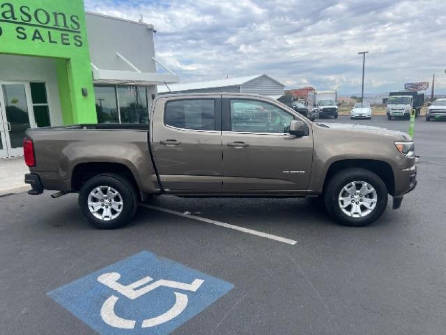 2016 Brownstone Metallic /Jet Black/Dark Ash Chevrolet Colorado LT (1GCGSCEA2G1) with an 2.5L I-4 gasoline direct injection engine, 6-Speed Automatic transmission, located at 940 North Main Street, Cedar City, UT, 84720, (435) 628-0023, 37.692936, -113.061897 - We specialize in helping ALL people get the best financing available. No matter your credit score, good, bad or none we can get you an amazing rate. Had a bankruptcy, divorce, or repossessions? We give you the green light to get your credit back on the road. Low down and affordable payments that fit - Photo#7