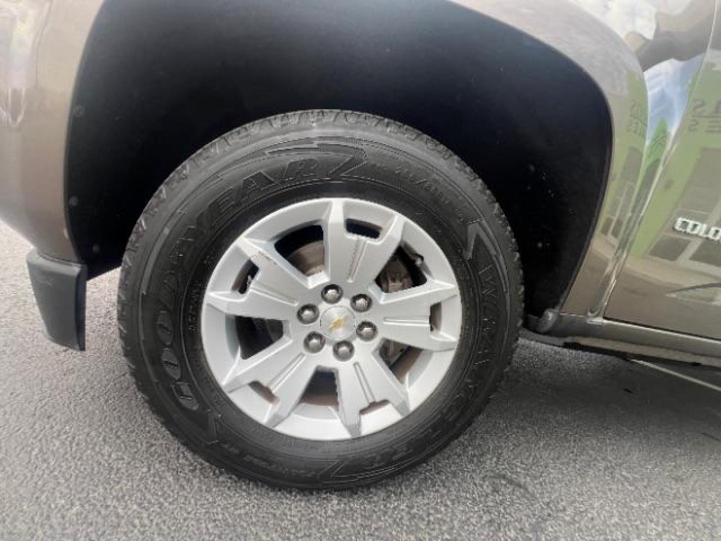 2016 Brownstone Metallic /Jet Black/Dark Ash Chevrolet Colorado LT (1GCGSCEA2G1) with an 2.5L I-4 gasoline direct injection engine, 6-Speed Automatic transmission, located at 940 North Main Street, Cedar City, UT, 84720, (435) 628-0023, 37.692936, -113.061897 - We specialize in helping ALL people get the best financing available. No matter your credit score, good, bad or none we can get you an amazing rate. Had a bankruptcy, divorce, or repossessions? We give you the green light to get your credit back on the road. Low down and affordable payments that fit - Photo#10