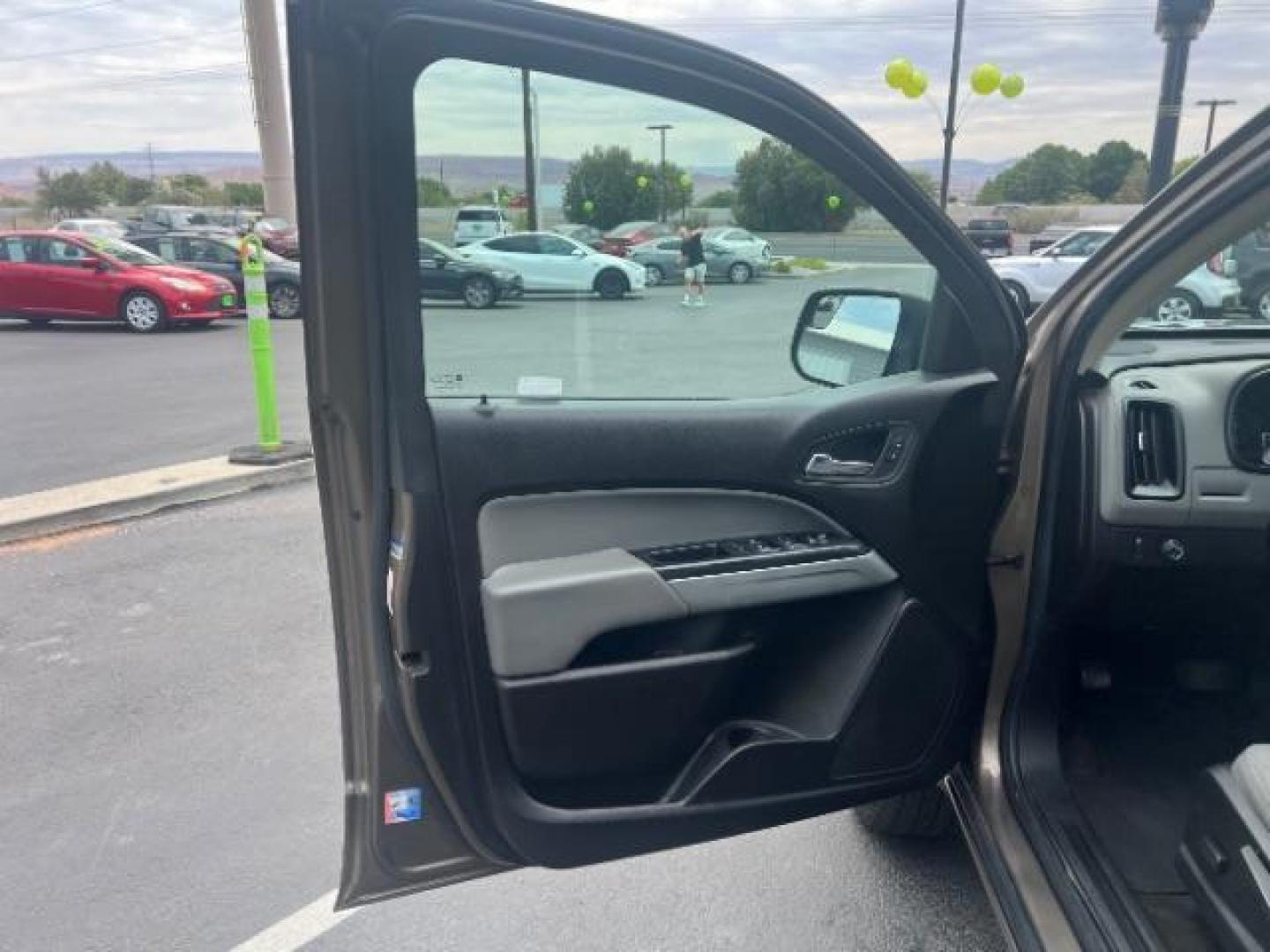 2016 Brownstone Metallic /Jet Black/Dark Ash Chevrolet Colorado LT (1GCGSCEA2G1) with an 2.5L I-4 gasoline direct injection engine, 6-Speed Automatic transmission, located at 940 North Main Street, Cedar City, UT, 84720, (435) 628-0023, 37.692936, -113.061897 - We specialize in helping ALL people get the best financing available. No matter your credit score, good, bad or none we can get you an amazing rate. Had a bankruptcy, divorce, or repossessions? We give you the green light to get your credit back on the road. Low down and affordable payments that fit - Photo#12