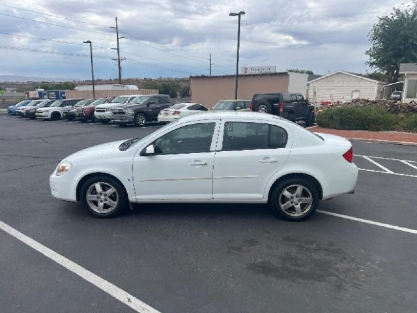 2009 Summit White /Gray Chevrolet Cobalt LT (1G1AT58H397) with an Ecotec 2.2L I-4 DOHC engine, AUTOMATIC transmission, located at 940 North Main Street, Cedar City, UT, 84720, (435) 628-0023, 37.692936, -113.061897 - We specialize in helping ALL people get the best financing available. No matter your credit score, good, bad or none we can get you an amazing rate. Had a bankruptcy, divorce, or repossessions? We give you the green light to get your credit back on the road. Low down and affordable payments that fit - Photo#3