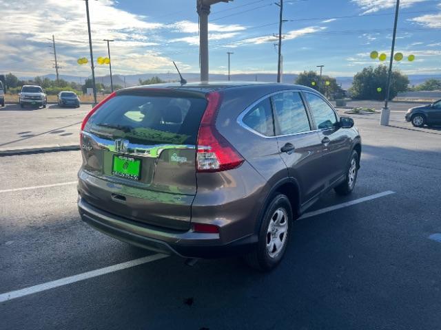 2015 Kona Coffee Metallic /Gray Honda CR-V LX (3CZRM3H38FG) with an 2.4L I-4 gasoline direct injection engine, Automatic transmission, located at 940 North Main Street, Cedar City, UT, 84720, (435) 628-0023, 37.692936, -113.061897 - We specialize in helping ALL people get the best financing available. No matter your credit score, good, bad or none we can get you an amazing rate. Had a bankruptcy, divorce, or repossessions? We give you the green light to get your credit back on the road. Low down and affordable payments that fit - Photo#6